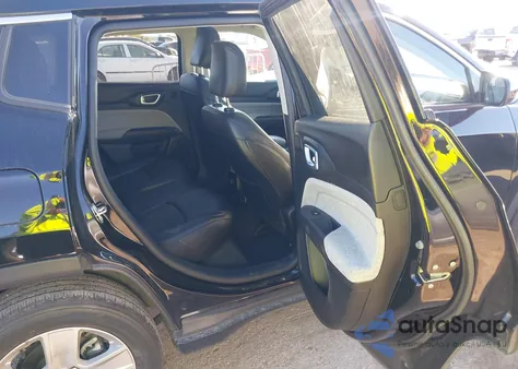 2022 Jeep Compass Latitude 4X4 from USA, damaged, VIN 3C4NJDBBXNT231443